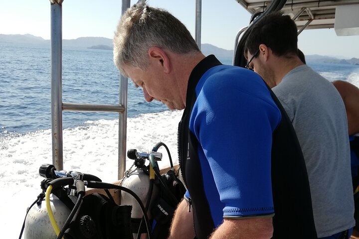 2 tank dives at Catalina Islands, Costa Rica, PADI certified instructors.